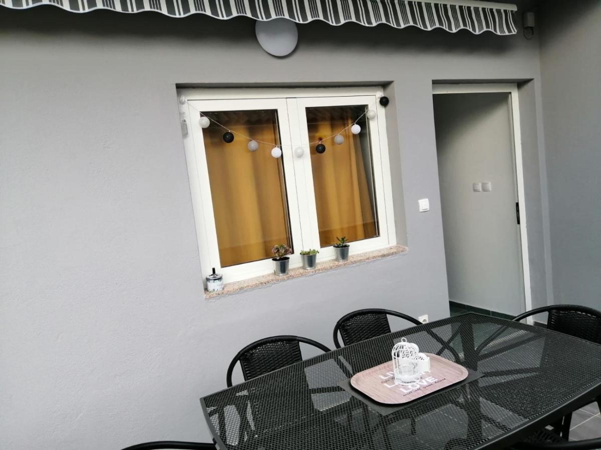 Holiday House Lara Starigrad Paklenica Eksteriør bilde