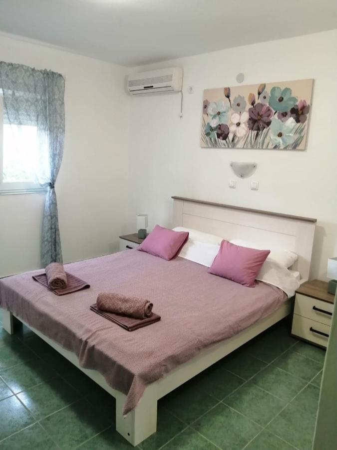 Holiday House Lara Starigrad Paklenica Eksteriør bilde