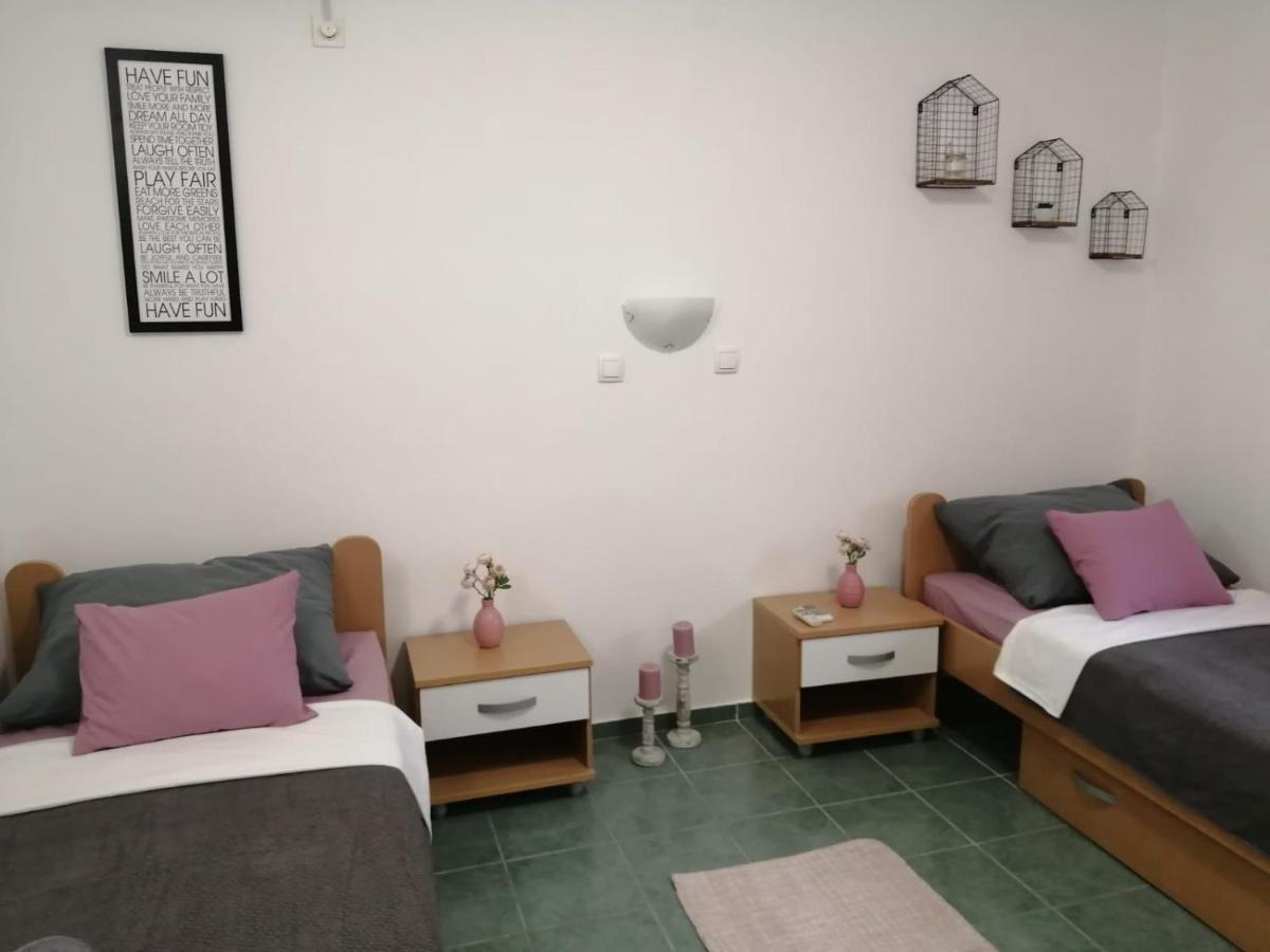 Holiday House Lara Starigrad Paklenica Eksteriør bilde