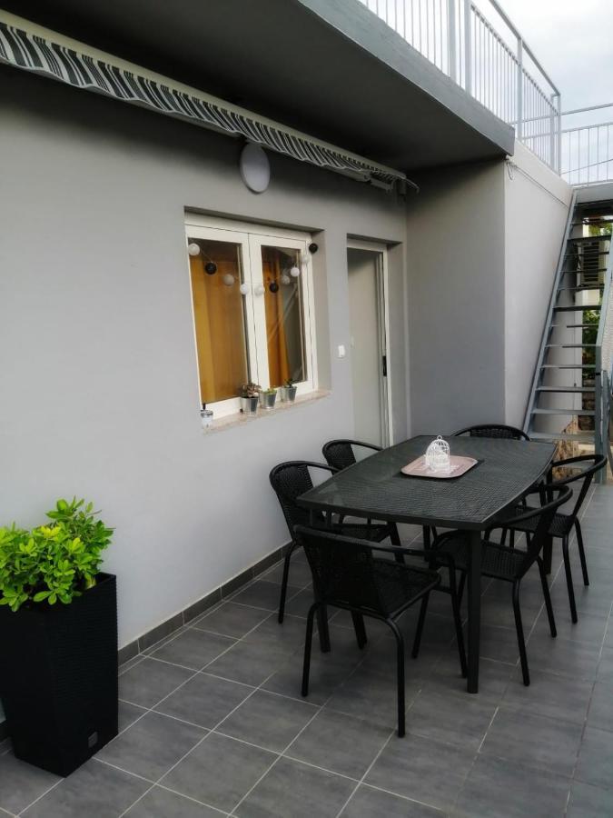 Holiday House Lara Starigrad Paklenica Eksteriør bilde