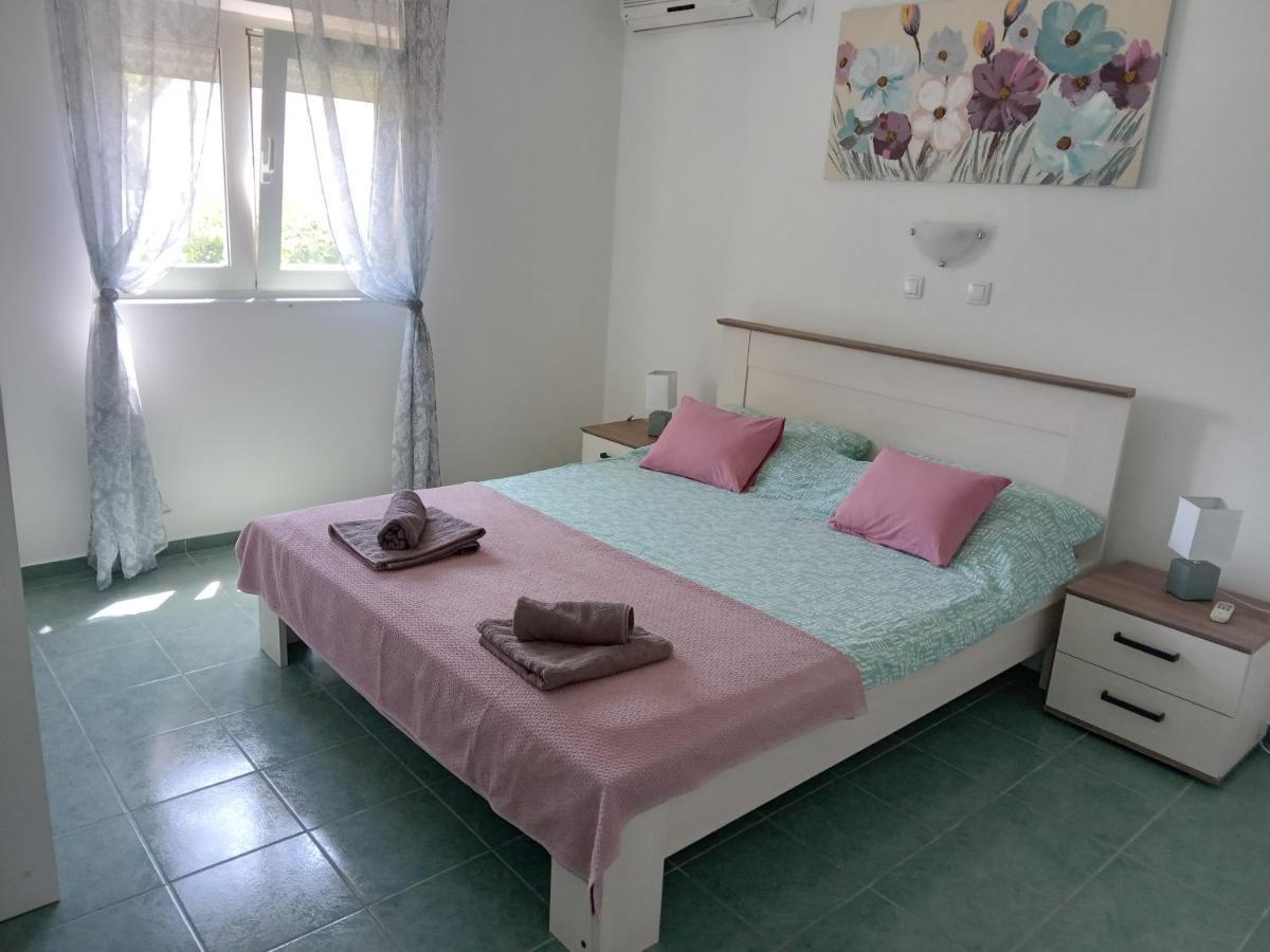 Holiday House Lara Starigrad Paklenica Eksteriør bilde